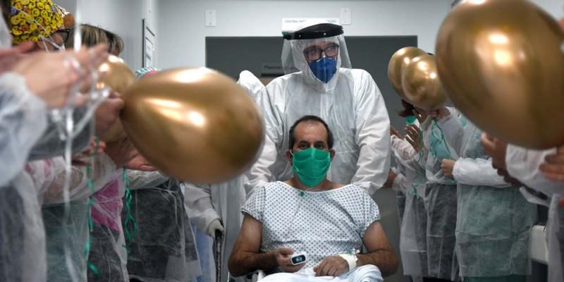 Após 27 dias, paciente com Covid-19 deixa UTI do Hospital São Donato