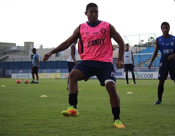 “Essa é uma hora de união”, afirma Leílson sobre fase do Atlético Tubarão