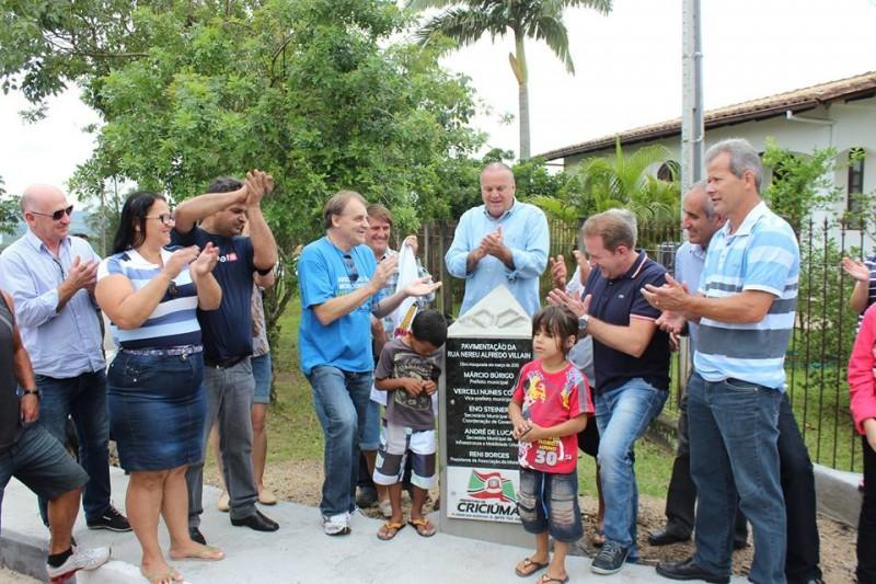 Moradores celebram a nova Rua Nereu Alfredo Villain