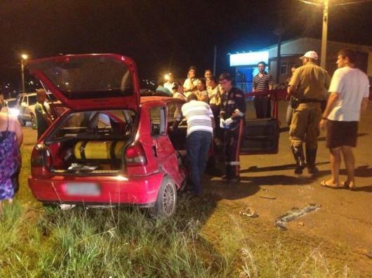 Passageiras de carro ficam feridas após colisão na SC-443