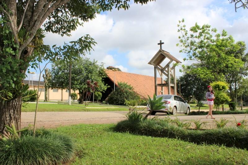 Praça em frente à Igreja de Vidro deve ser revitalizada