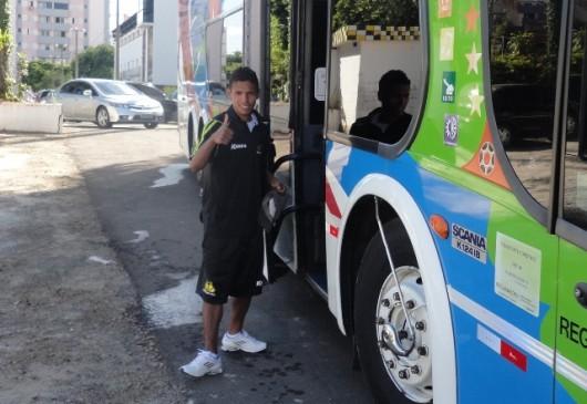 Delegação tricolor inicia viagem rumo à Chapecó