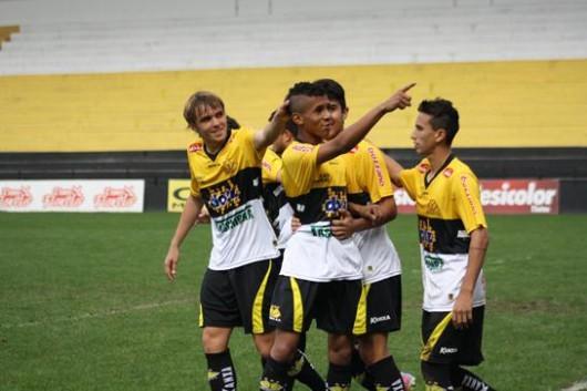 Base tricolor despacha o Figueira e avança no Catarinense