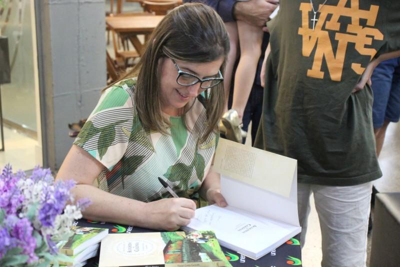 EdiUnesc relança livro Acolhida na Colônia   