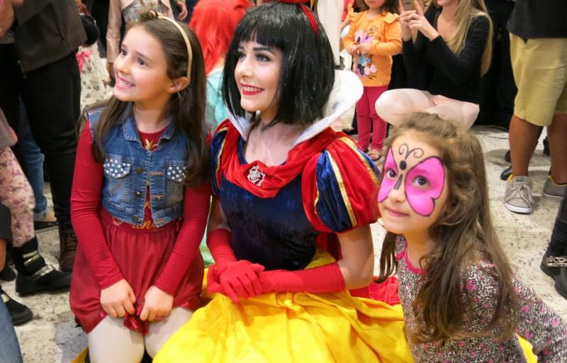 Princesas da Disney garantem alegria das crianças no Nações Shopping