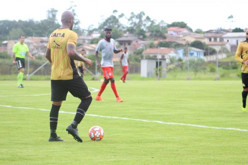 Doriva comenta estreia de Maicon e descarta novo posicionamento: “Temos que saber utilizá-lo”