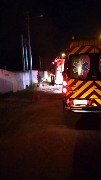 Incêndio atinge residência utilizada como depósito de utensílios de atacado