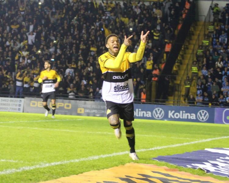 Com time confiante em campo, Tigre vence o Grêmio no Majestoso