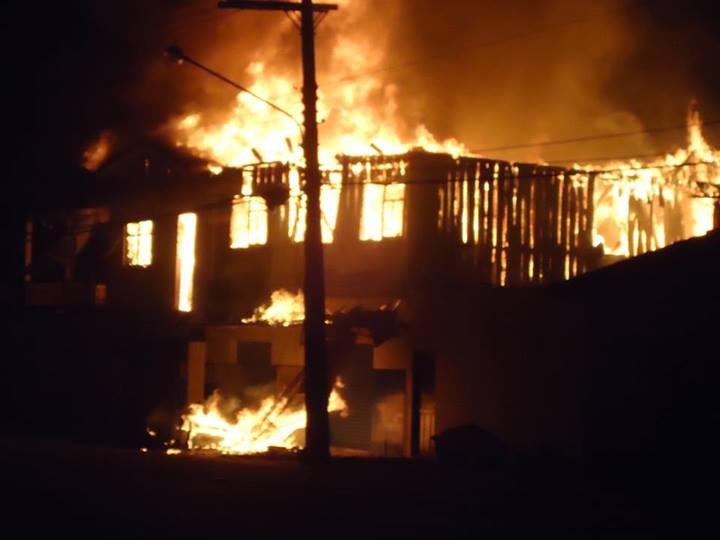 Casa incendeia perto do Corpo de Bombeiros de Urussanga