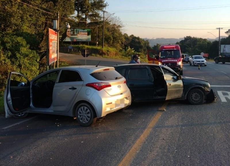 Orleans: colisão entre carros deixa motorista ferida