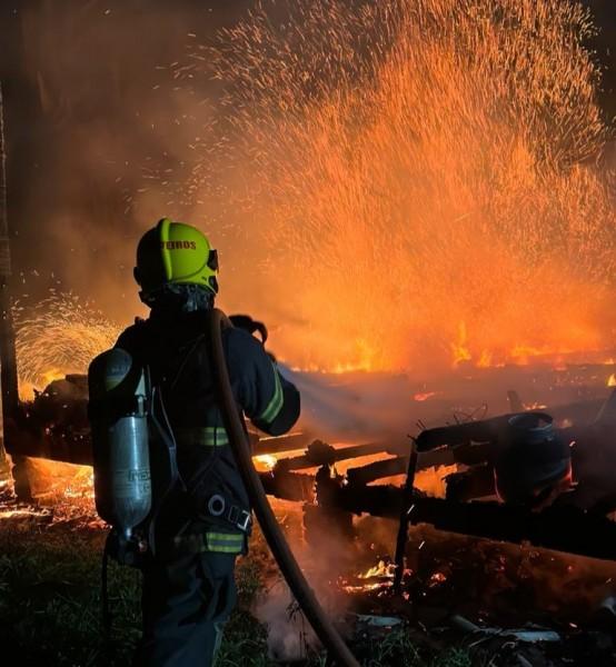 Turvo: morador sofre queimaduras na mão durante incêndio em casa