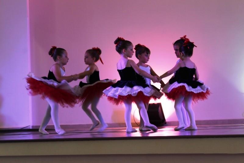 Bailarinos encantam no III Festival de Balé de Içara