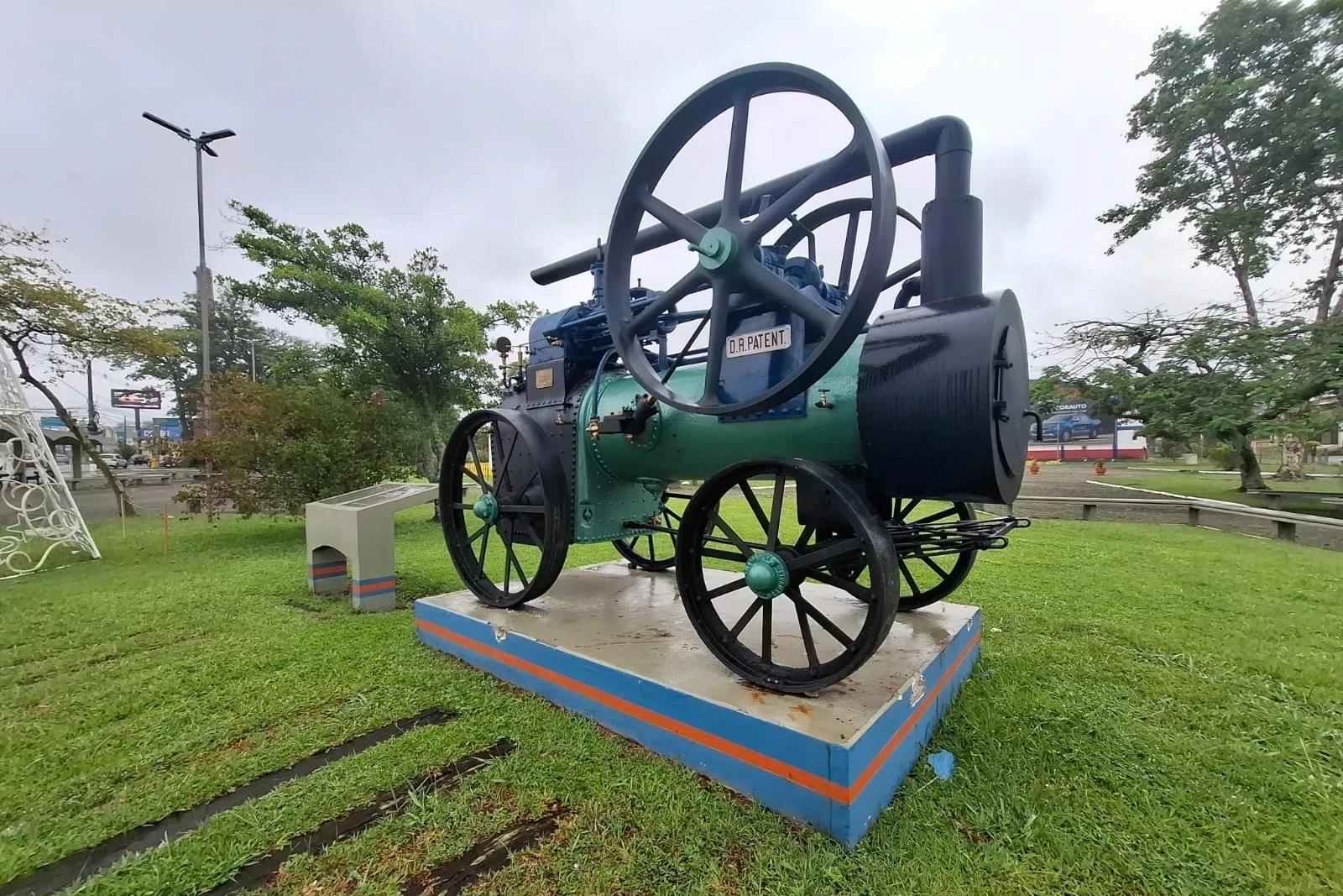 Locomóvel da Praça da Chaminé é restaurado em Criciúma; veja fotos