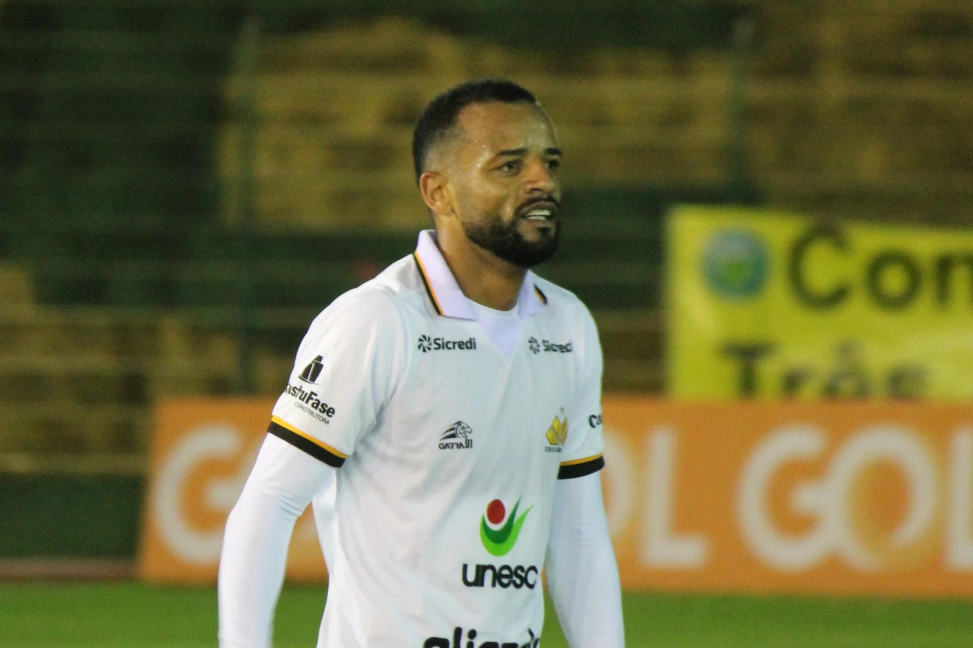 Ex-Criciúma, Hélder anuncia aposentadoria aos 36 anos
