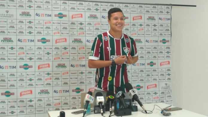 Marlon feliz por vestir a camisa do Fluminense