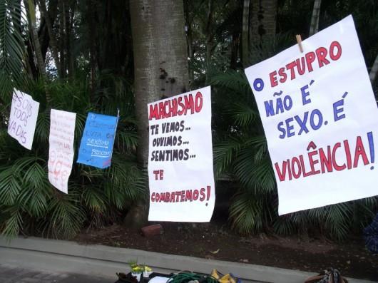 Mulheres unidas contra o preconceito e a violência sexual
