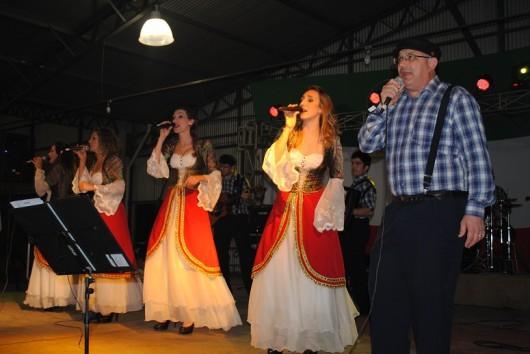 Turvo prestigia a primeira noite da 7ª Festália