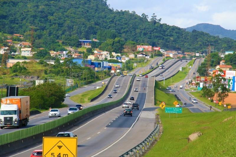 Dia do Trabalhador deve levar mais de 100 mil veículos à BR-101