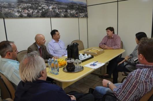 Prefeitura de Nova Veneza e Caixa firmam parceria para construção de 45 casas
