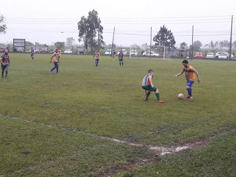Metropolitano e Araranguá garantem vagas nas semifinais da Larm