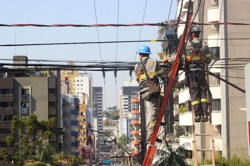 Mais de mil unidades consumidoras estão sem energia em Criciúma