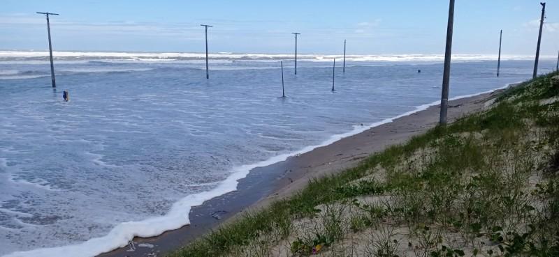 Ressaca atinge litoral Sul; mar deve ficar calmo na próxima semana