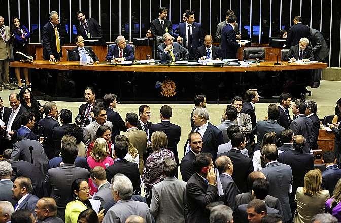 Dos quatro Deputados Federais do Sul, dois votam pela terceirização dos trabalhadores