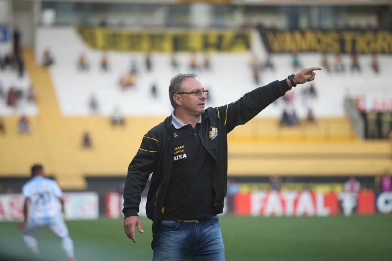 Ex-Criciúma, técnico Beto Campos morre nessa madrugada 