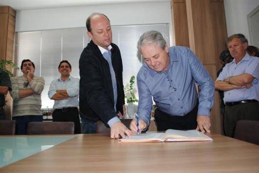 Prefeito de Siderópolis viaja para conhecer o agronegócio na Oceania