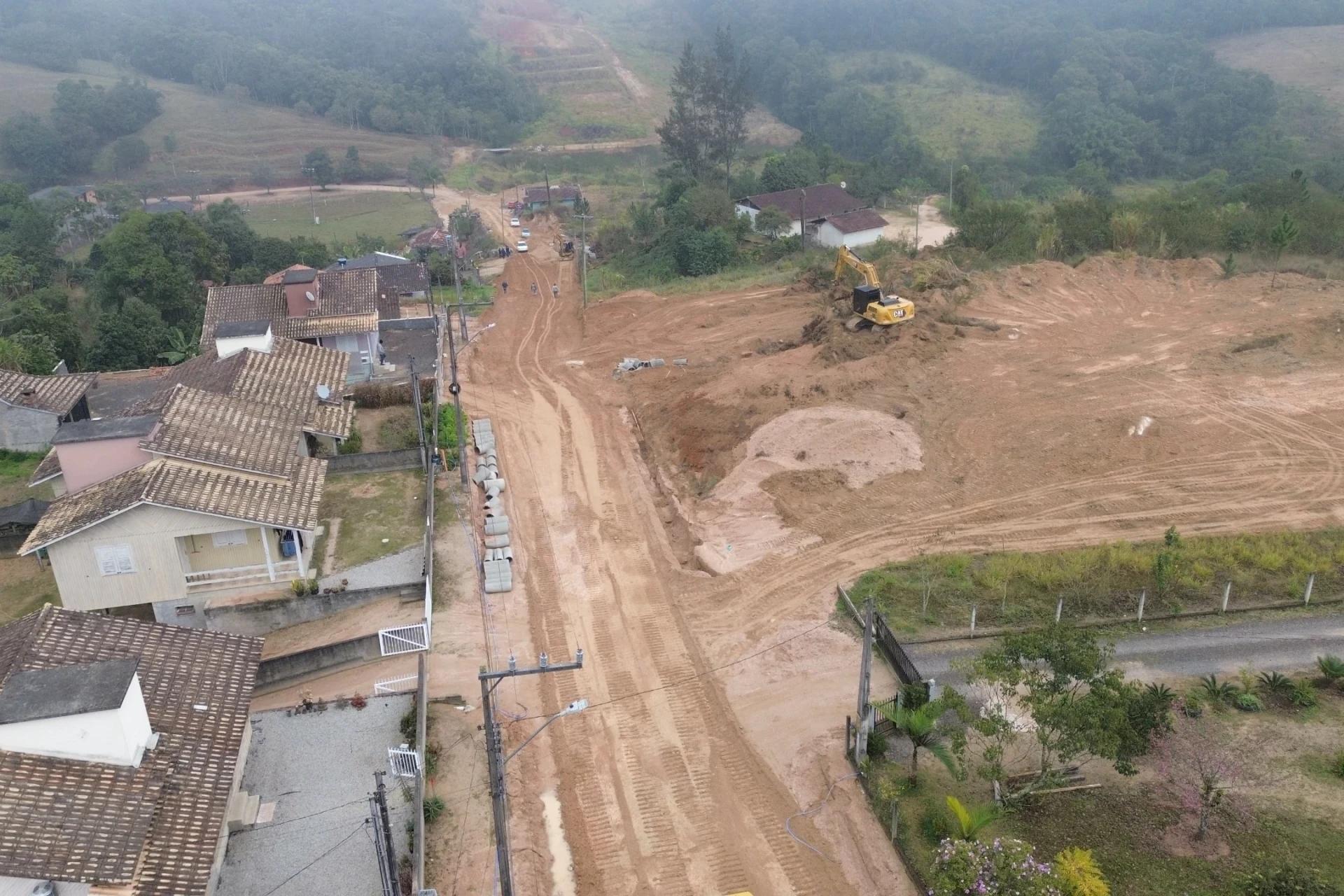 Orleans inicia obras de drenagem e prepara pavimentação da rua Azelino Bonetti