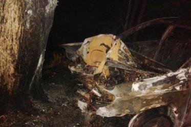 Motorista sofre mal súbito, colide em árvore e veículo pega fogo em Orleans