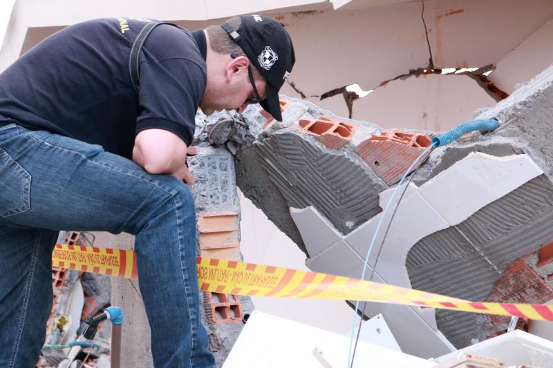 Engenheiros Civis do IGP de Florianópolis começam perícia na casa que desabou