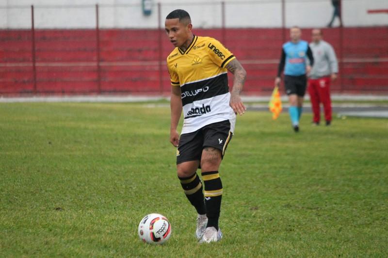 Guilherme Azevedo tem lesão na coxa esquerda e desfalca Criciúma 
