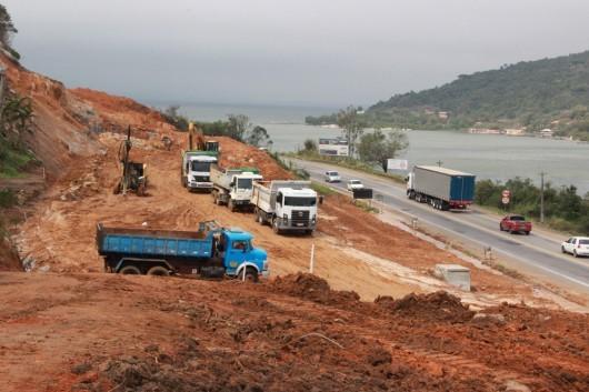 Trânsito será interrompido nesta quinta-feira, na BR-101, no limite entre Laguna e Pescaria Brava