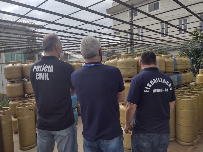 Ação conjunta fiscaliza armazenamento e comércio de gás de cozinha em Tubarão