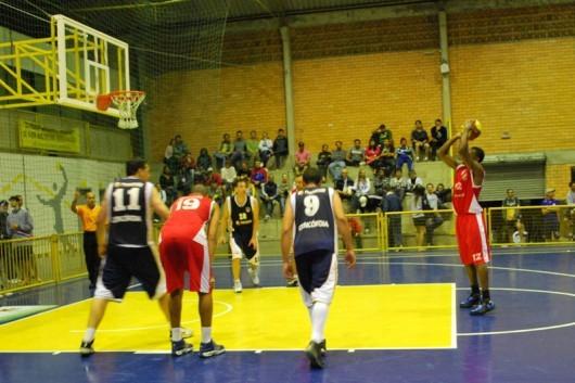 Basquete masculino garantido na próxima fase