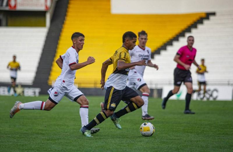 Com presença de oito delegações, inclusive internacionais, começa a Copa Criciúma Sub-17