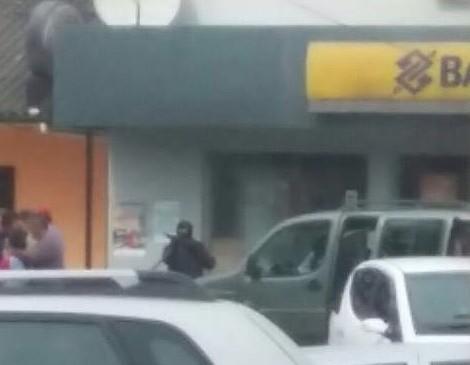Bope chega para auxiliar em buscas de assaltantes