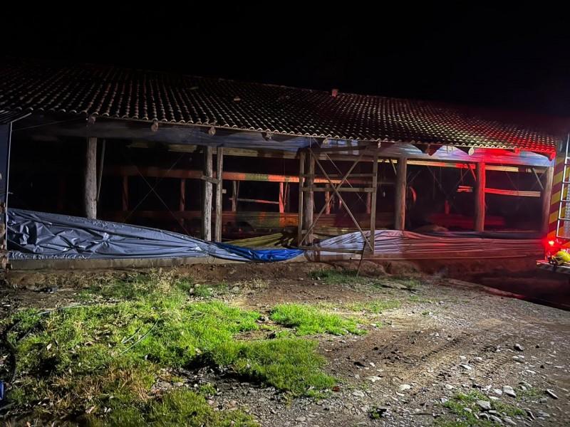 Aviário pega fogo e proprietário é hospitalizado