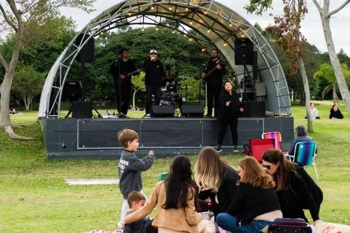 Palco cultural terá show musical gratuito no Domingo no Parque