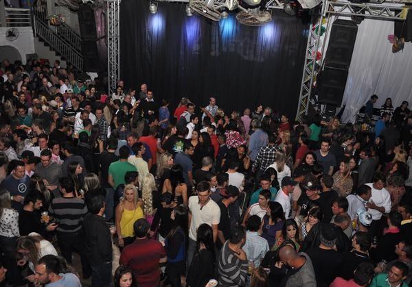 Público dá adeus à Casa do Rock