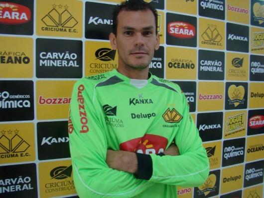 CBF libera e goleiro já pode estrear