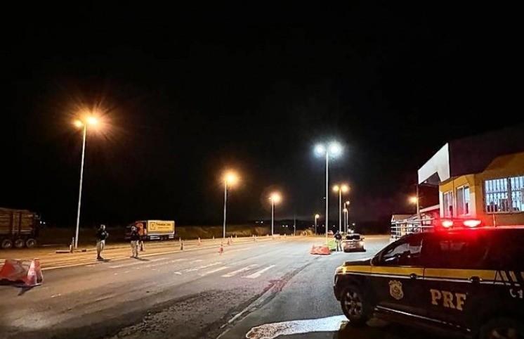 BR-101: mulher morre após ser atropelada por caminhão com placas de Içara