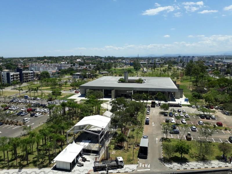 Paço pronto para a festa de reinauguração