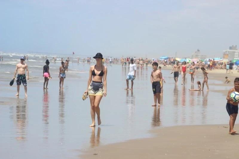 Vai dar praia no domingo? Confira a previsão do tempo