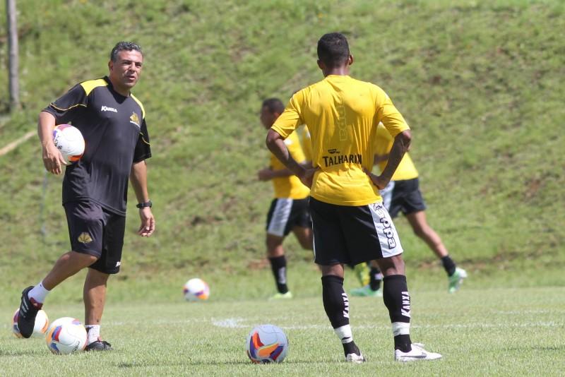 Sem CS 10, Luizinho Vieira confirma time para enfrentar o Inter