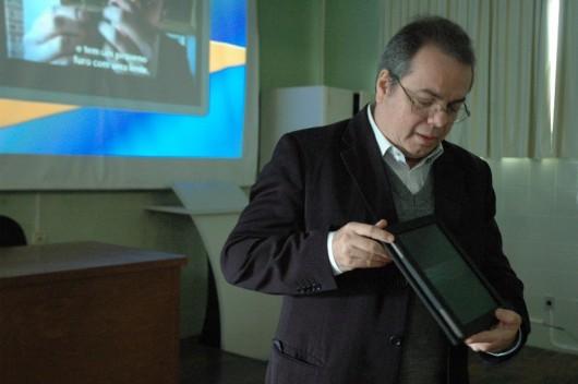 Professores da Satc recebem tablet para lecionar