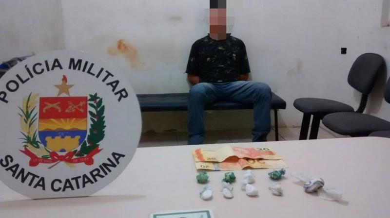 Motorista é apreendido com cocaína