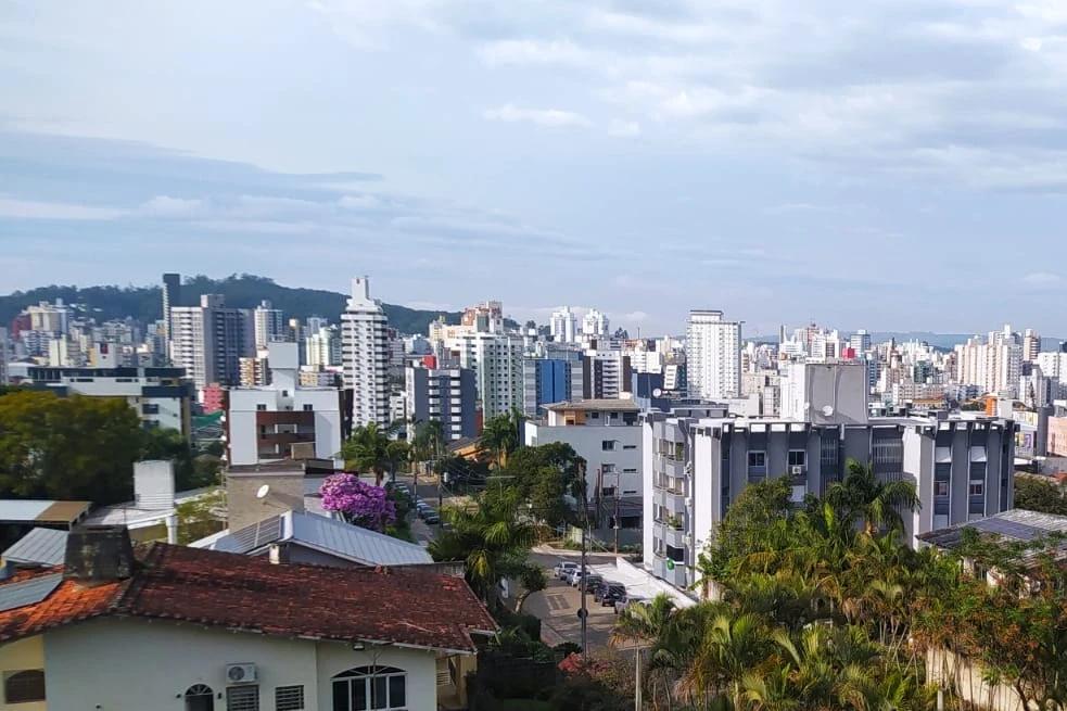 Sem chuva, quarta-feira será fria e de céu ensolarado em Criciúma