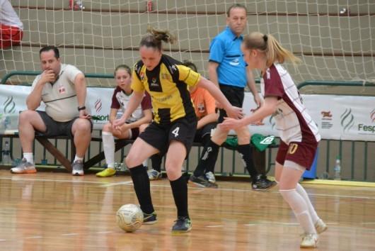 Jasc: Futsal feminino de Criciúma goleia e continua com chances de título